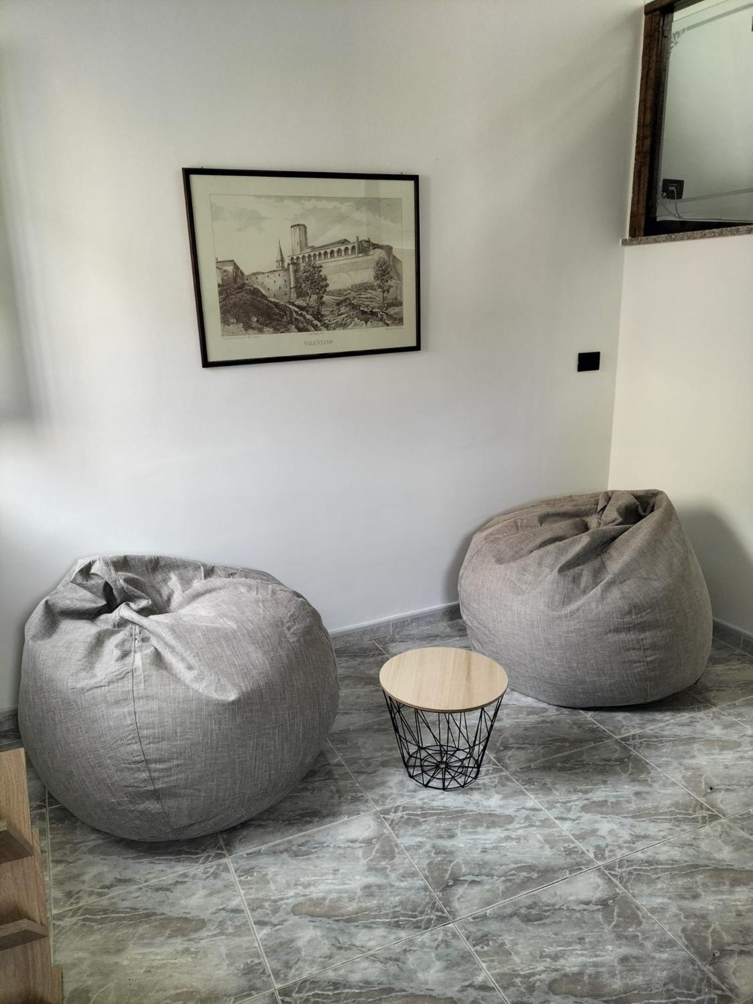Piazza Varese Valentano Bagian luar foto