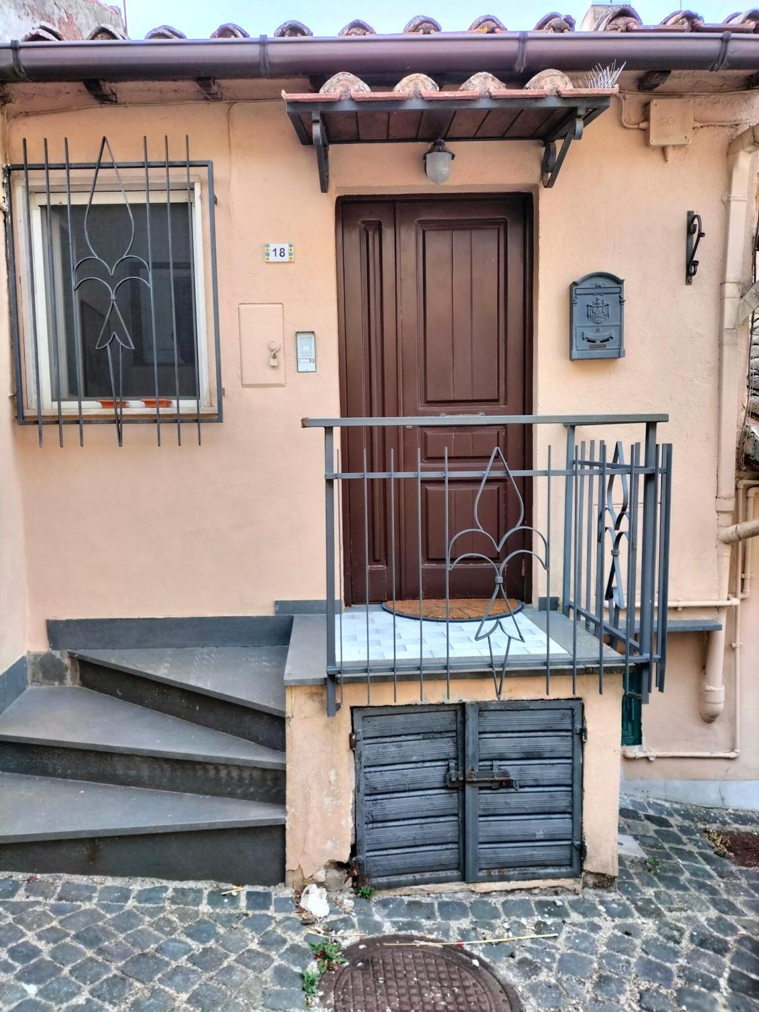Piazza Varese Valentano Bagian luar foto